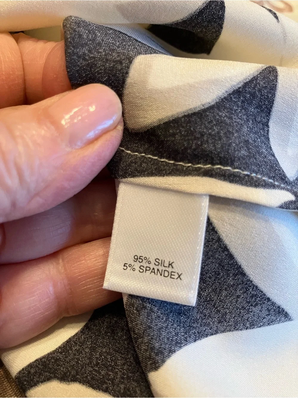 ST. JOHN SILK BLOUSE SIZE 10 - Picture 6 of 11
